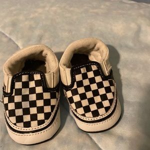 Black and white vans size 1. Only worn once. Unisex for babies.
